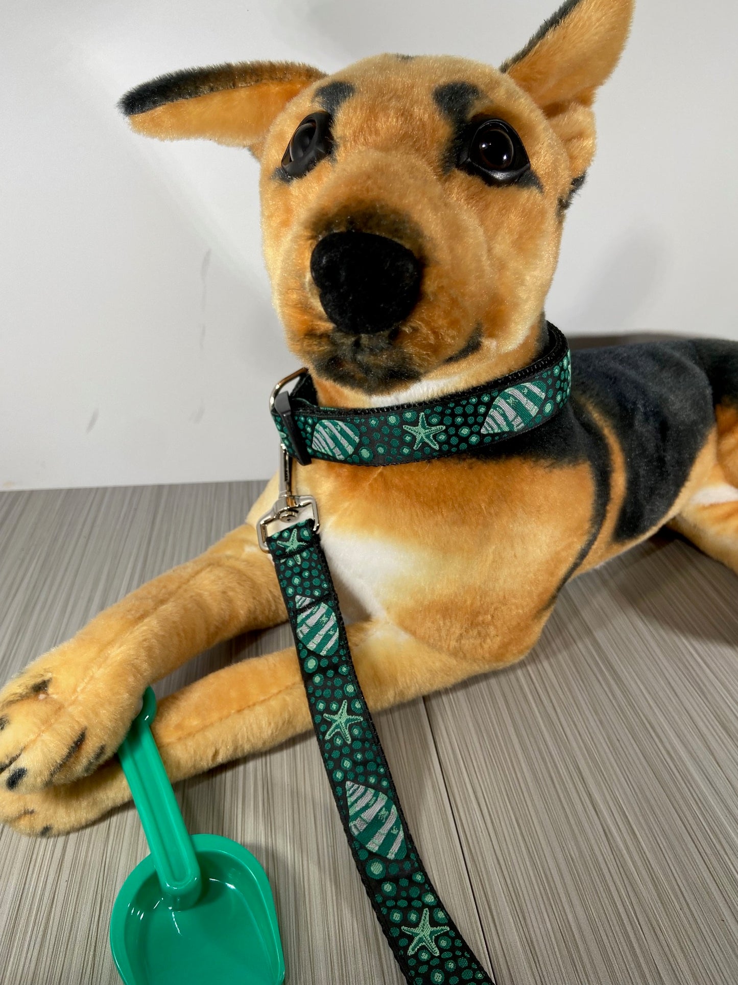 Green Seashells Adjustable Dog Collar