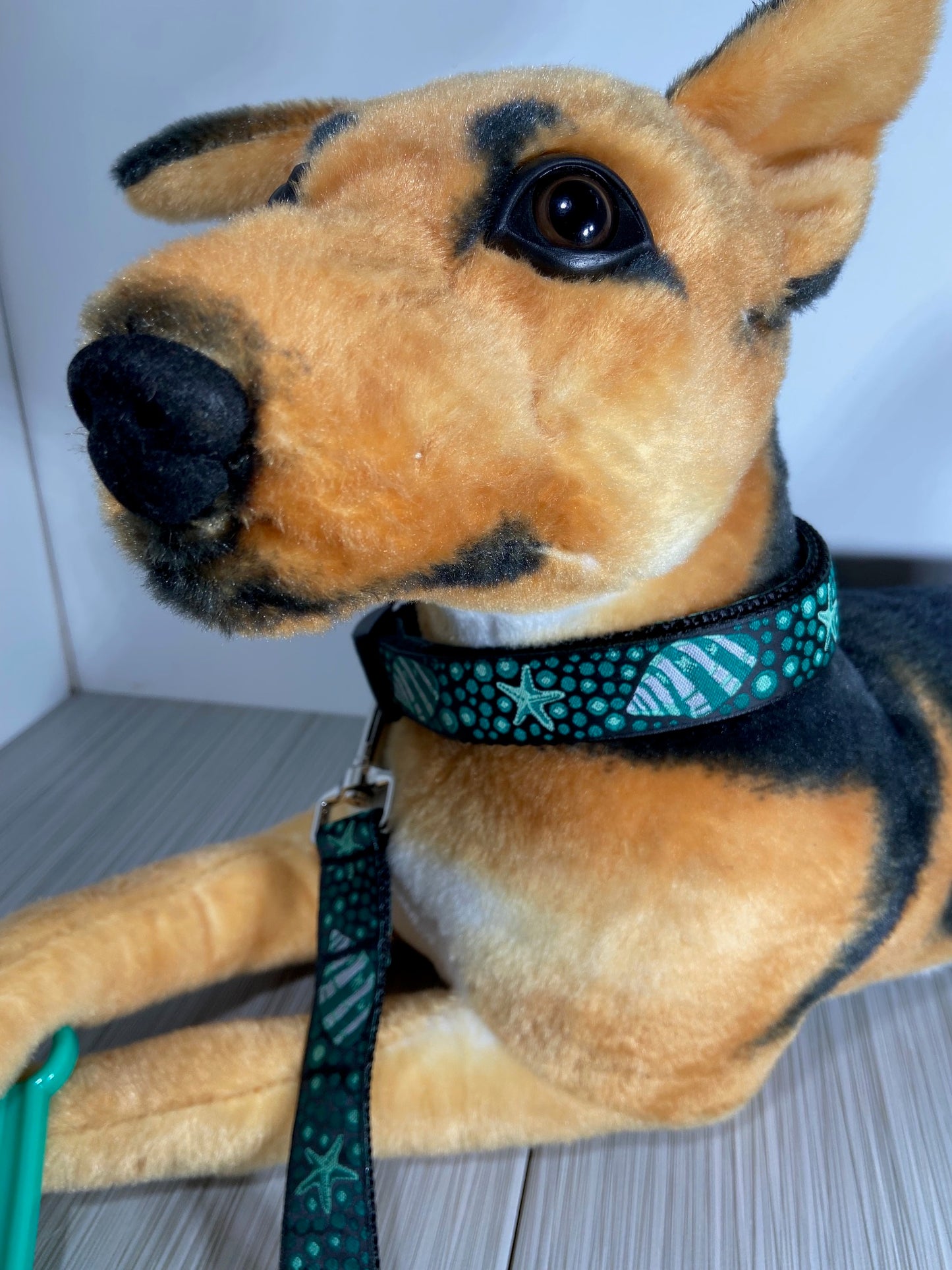 Green Seashells Adjustable Dog Collar